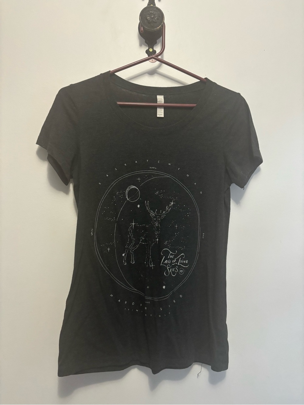 Women’s Saskatchewan Short-Sleeve Graphic Deer Tee